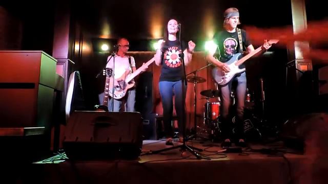 Outwaves(cover The Shocking Blue-Venus)