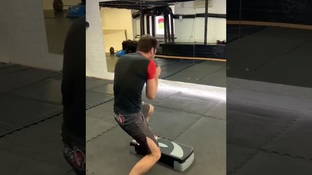 Работа на степ платформе . Бой с тенью . Смена углов и линий атаки . смотреть онлайн