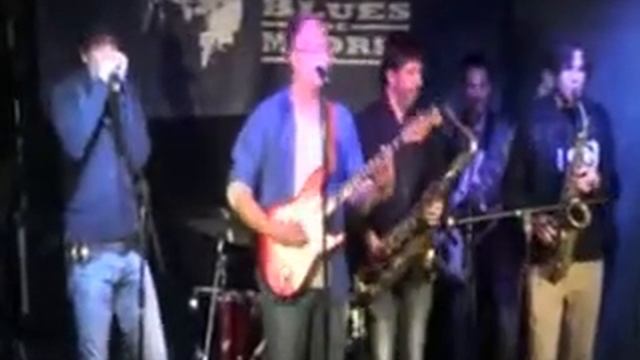 Mr Groovy and The Blue Heads - Stuff The Bank смотреть онлайн