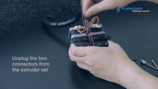 Flashforge Creator Series 3D Printer Disassembling the Extruder смотреть онлайн