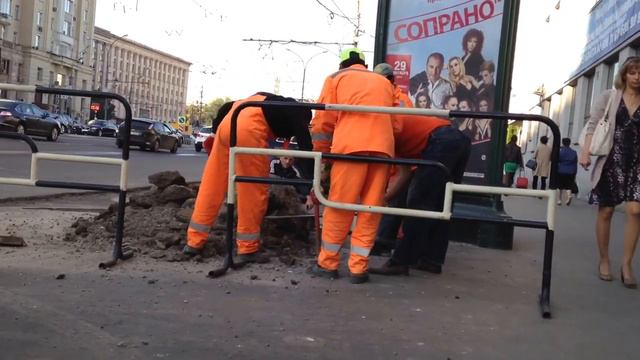 Гастеры ломают неопознанный объект на Маяковке смотреть онлайн