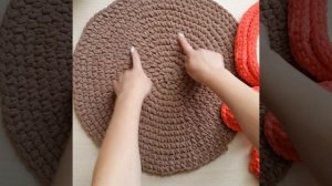 Лежанка для кошки из Alize Puffy Fine