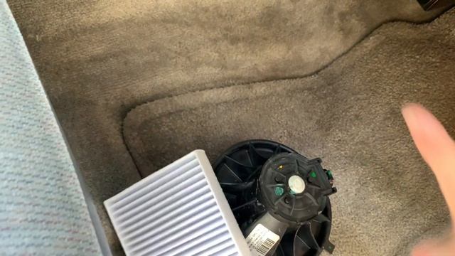 How to Fix a LOUD Car AC Fan - 2002 GMC Yukon, 99-06 GM Truck Blower Motor and Cabin Air Filter смотреть онлайн