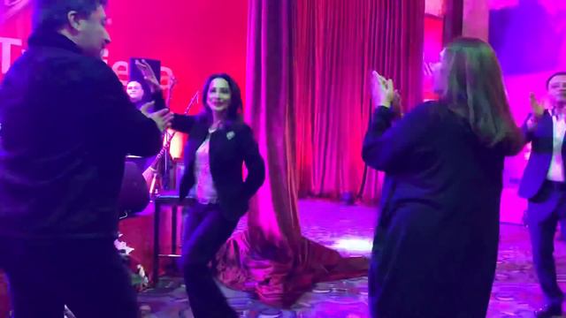 Yulduz Kuyladi! Boshqa Yulduzlar Raqsga Tushdi! 2019!