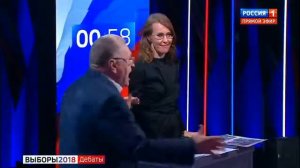 Собчак облила Жириновского водой