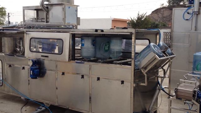 Completely water purification and 5gallon bottled water plant -1 смотреть онлайн