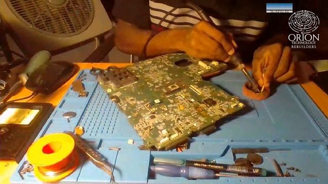 Repairing an Acer aspire 6930 series ZK2 laptop (IO chip replacement) смотреть онлайн