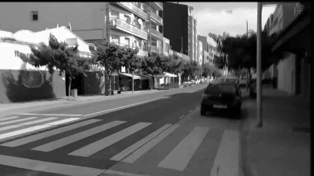 Making traffic invisible with a median filter in OpenCV смотреть онлайн