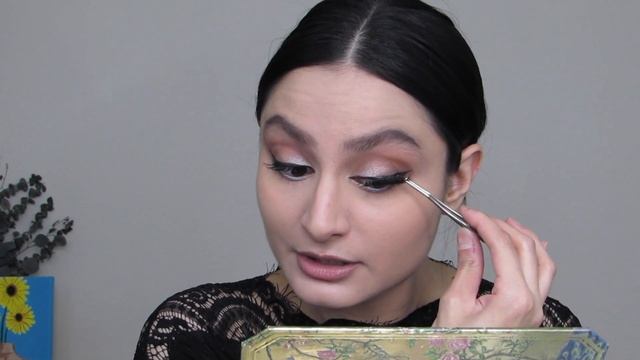 Holiday Glam | Hollywood Glam | Winged Liner and Red Lips | Aysha Zareen | смотреть онлайн