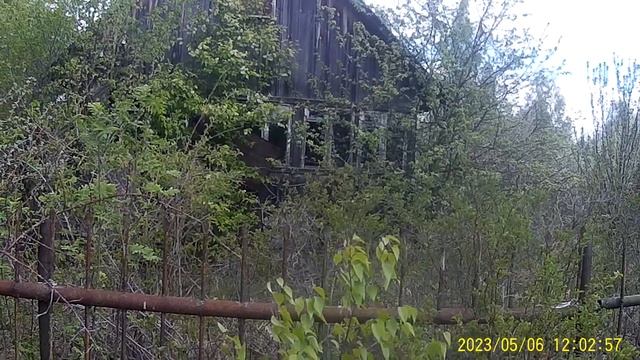 Заброшенный дом с забором стоит 30 лет смотреть онлайн