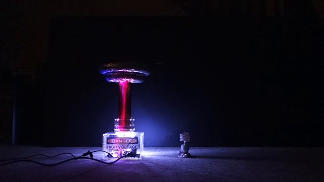 oneTesla - Tesla Coil - Mid-power run of "Mario" (2013-08-25) смотреть онлайн