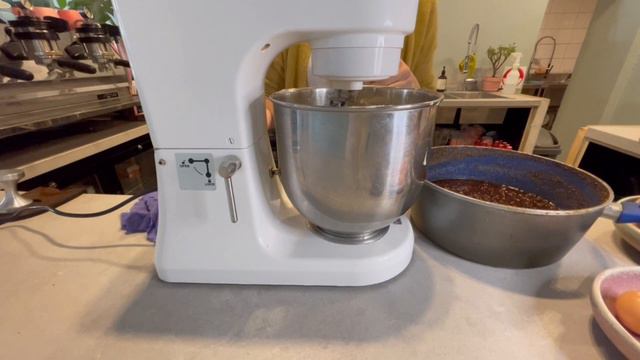 Make our Sticky Fig Pudding with the most delicious caramelized coconut garnish. смотреть онлайн