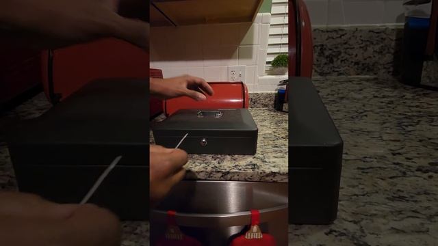 Sentry Safe Cashbox break in (No Damage!) смотреть онлайн