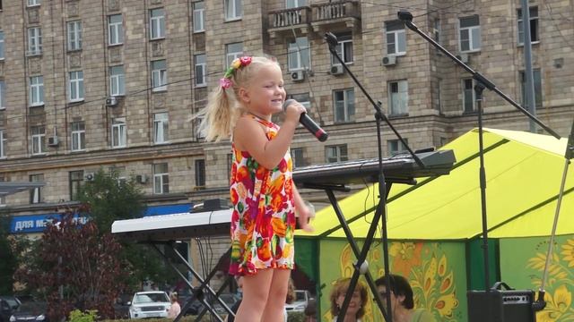 "День Варенья" на Поклонной горе. Полина Колосова 5 лет. смотреть онлайн