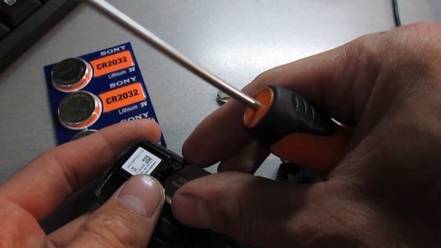 КАК ЗАМЕНИТЬ БАТАРЕЙКУ В АВТОМОБИЛЬНОМ КЛЮЧЕ ХОНДА СРВ смотреть онлайн