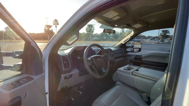 Florida Trucks Quick Walk Around - 2019 Ford F350 Super Duty Crew Cab & Chassis XL Cab & Chassis 4D смотреть онлайн