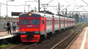 ЭТ2М-059 сообщением Чолово — Санкт-Петербург делает остановку на о.п. Детскосельская