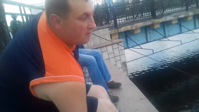 Как мы ловим уклейку в Донецке. парк Щербакова смотреть онлайн