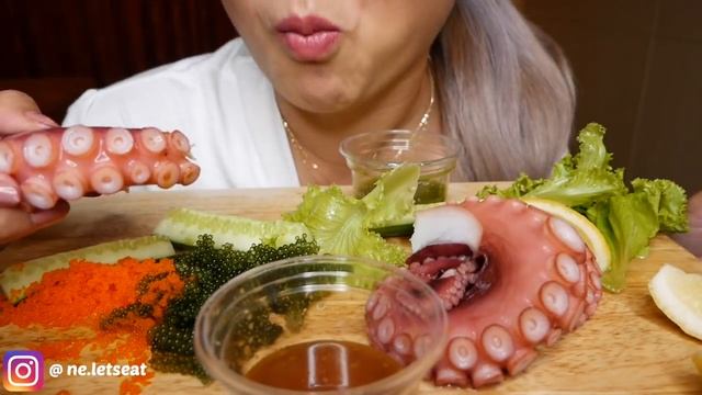 OCTOPUS, SEAGRAPES & MASAGO EGGS | ASMR *No Talking Crunchy Eating Sounds | N.E Let's Eat смотреть онлайн