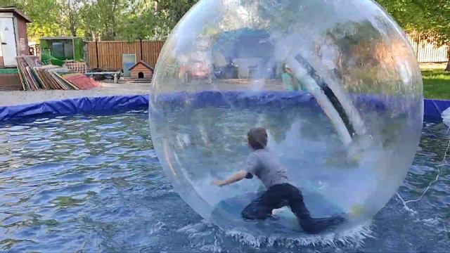 Город Курган. Парк. Арсений в надувном шаре. Веселимся. смотреть онлайн