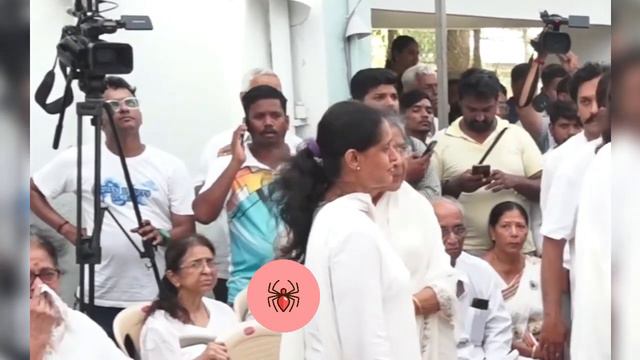 Sulochana Latkar Niece Rashmi and Family Breakdown At Sulochana Latkar FuneraI смотреть онлайн