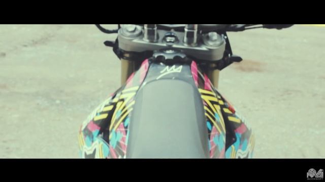 Suzuki DRZ400 BikePorn│QUICKSHIFT OneTrip смотреть онлайн