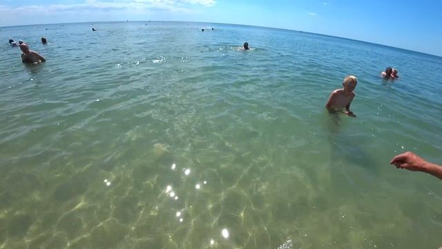 Отдых в Крыму. П. Приморский (Феодосия). Это лучший пляж этого сезона. (Папа Может) смотреть онлайн