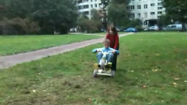 коляска и человек смотреть онлайн
