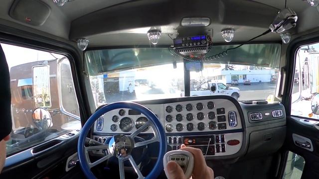 March 7, 2023 работа и поздравления всех женщин с восьмым мартом Peterbilt 389 Kenworth W900L смотреть онлайн