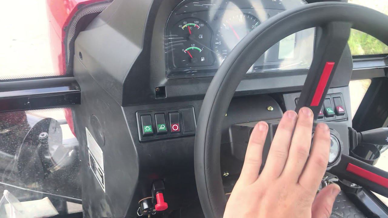 Механизатор кайфует от YTO 904 - новенького трактора. Смотреть со звуком! смотреть онлайн