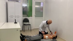 Базовая СЛР взрослых и устойчивое боковое положение. Сценарий №3.