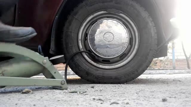 #ТАЗОБУДНИ/ КАЧАЮ КОЛЕСО НА ВАЗ 21011 смотреть онлайн