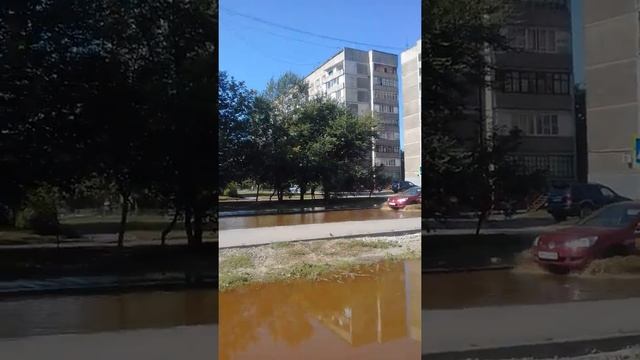 ГОРОД БИЙСК ул.стахановская прорвало конализацыонный люк! Съёмка с места событий ! СМОТРЕТЬ!!! смотреть онлайн