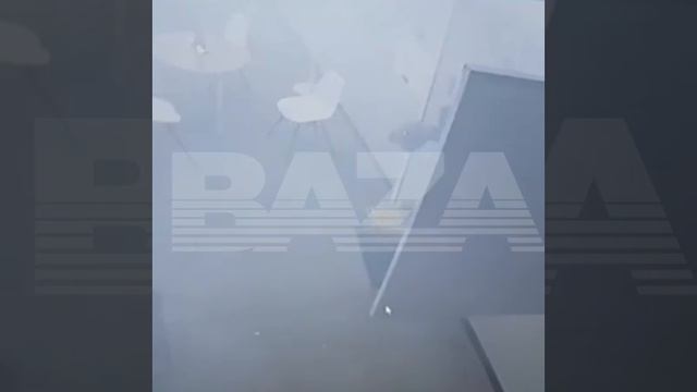 Полиция задержала мужчину, пытавшегося устроить фейерверк в отделении Сбера смотреть онлайн