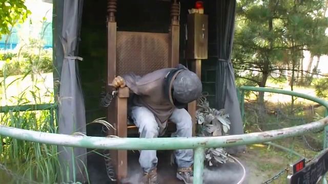 Китай. ЧаньЧунь, парк Восточный Голливуд- электрический стул смотреть онлайн