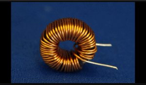 Дроссель на ферритовом кольце.