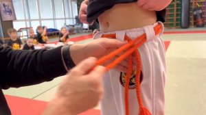 Как завязывать пояс капоэйры