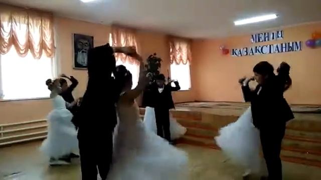 Вальс! Шәмшінің әні смотреть онлайн