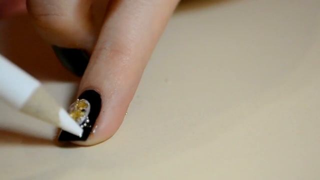 Маникюр с жидким камнем на обычный лак. смотреть онлайн