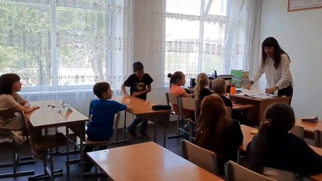 Урок-игра по правилам дорожного движения "Юный пешеход" (3 класс) смотреть онлайн