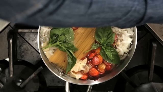 Martha Stewart's Famous One Pot Pasta Recipe - Martha Stewart смотреть онлайн