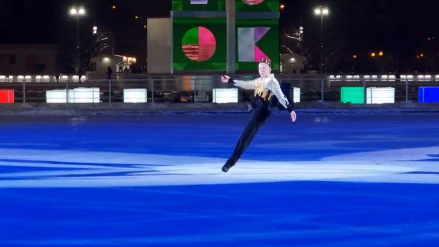 Андрей Мозалев в шоу Евгения Плющенко.Сказки Плющенко,открытие катка в парке Горького.Москва смотреть онлайн