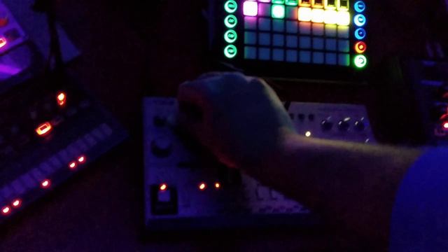 Sofita jam oldskool V.2 - Behringer TD-3, Novation Circuit, Mininova, Volca Sample, Bass, FM. смотреть онлайн
