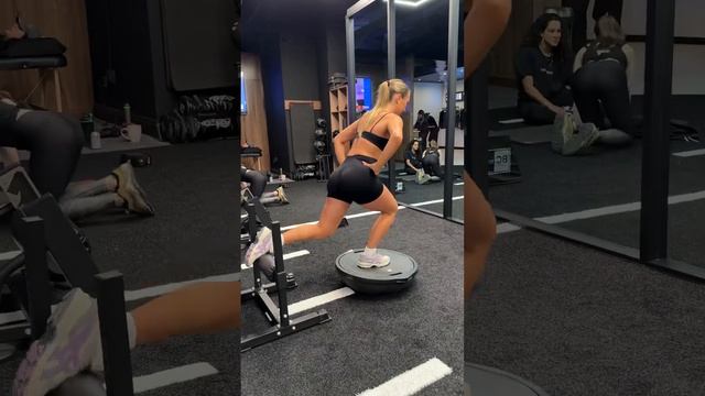 Intermediate/ advanced leg day routine!??♀️ смотреть онлайн
