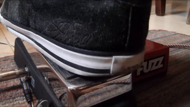 FUZZ NVR JIMI HENDRIX SIGNATURE смотреть онлайн