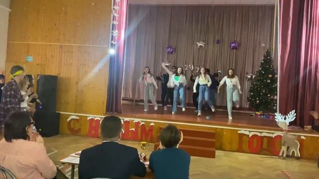 новогодняя ёлка у Амины в школе смотреть онлайн