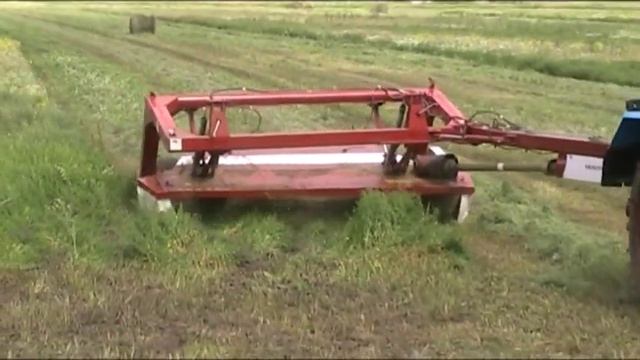 Кормозаготовительный комплекс "Клевер" на дне поля смотреть онлайн