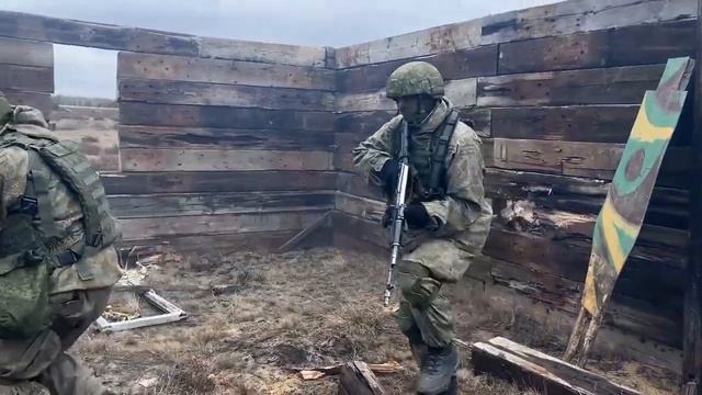 Отработка морпехами практических действий по уничтожению условного противника - OiN Одни из Нас смотреть онлайн