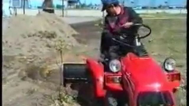 Коммунальная щетка и отвал. www.traktor-velikan.ru смотреть онлайн