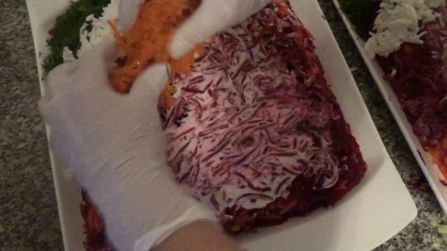 Как украсить салат "Селёдка под шубой"+ рецепт смотреть онлайн